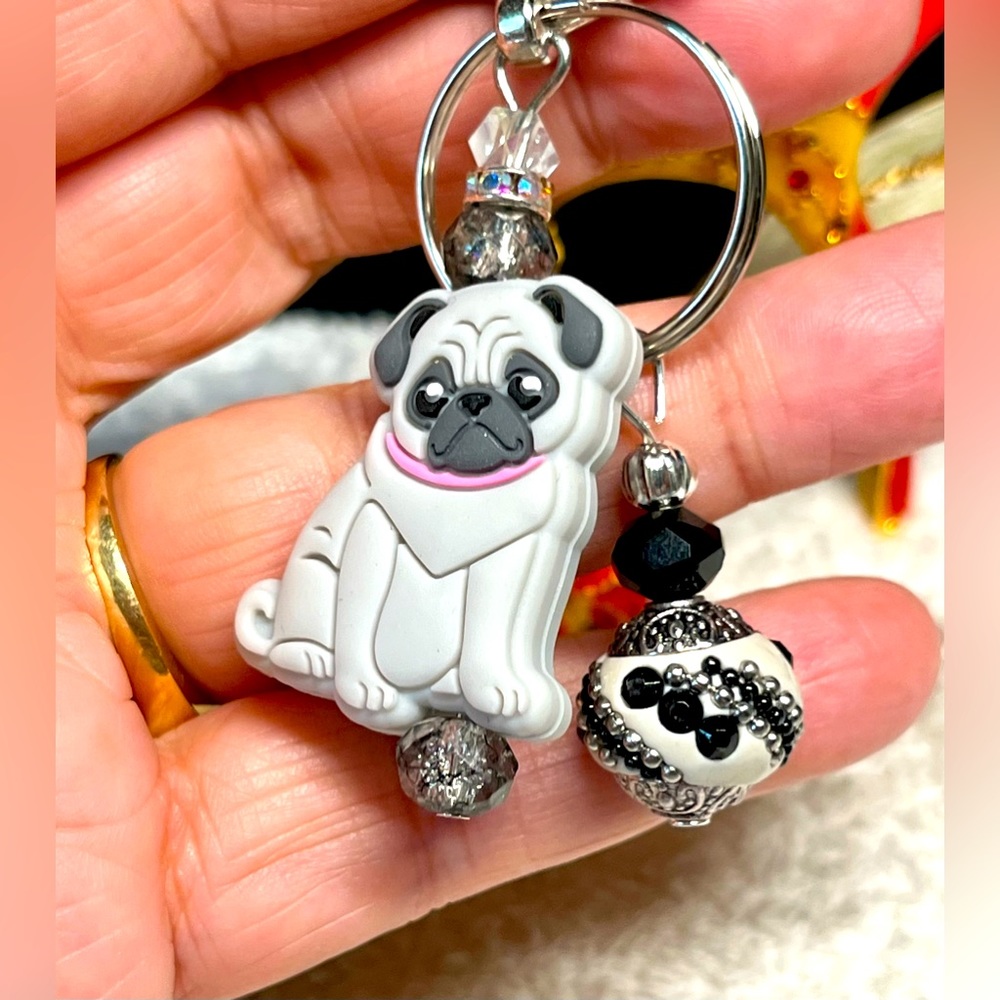 🐾🦴stunning PUG DOG zipper pull or purse bling-gorgeous colors-Indonesian…